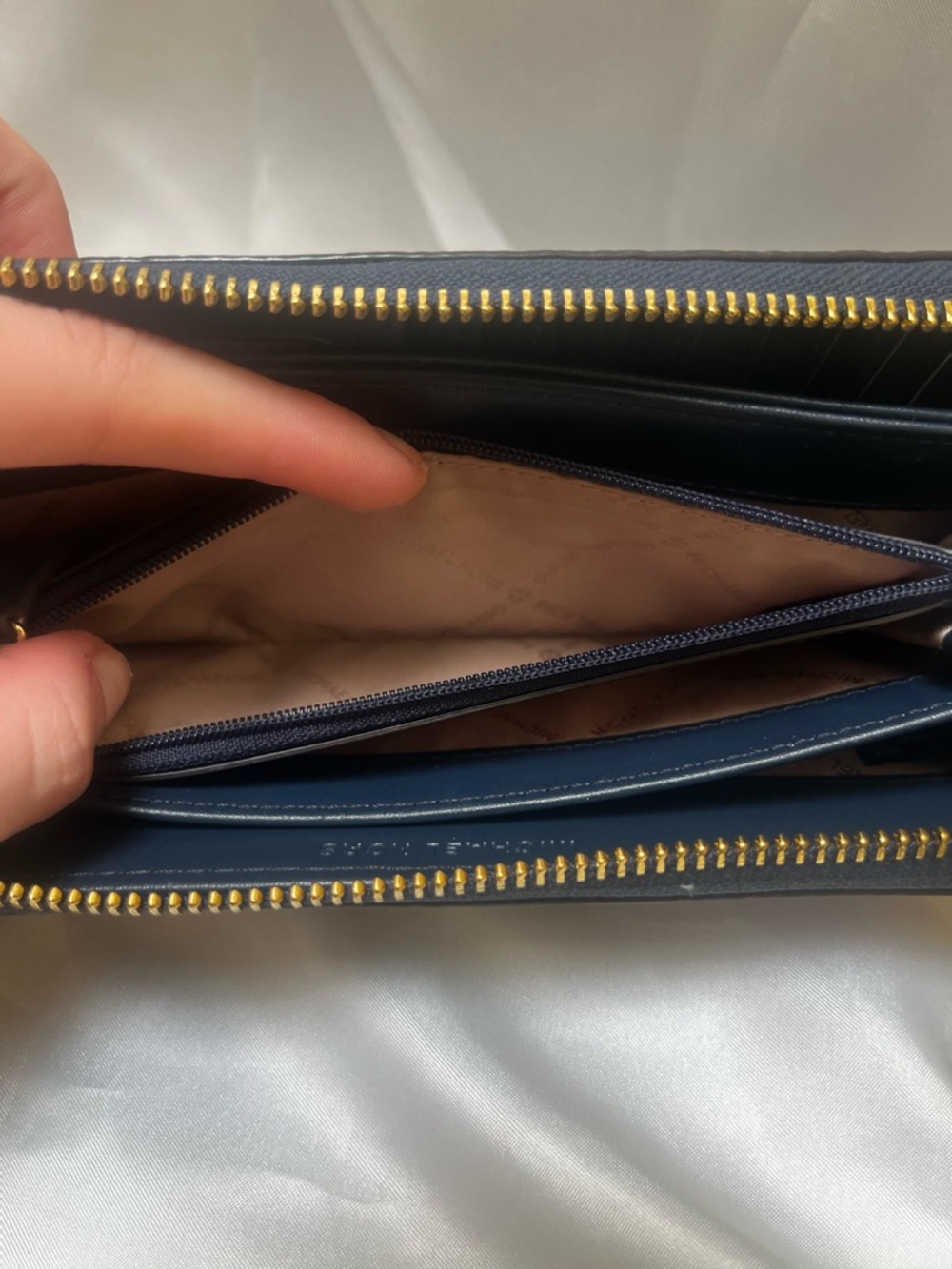 Michael Kors Navy Large Jet Set Continental Travel Wallet - Picture 13 of 15
